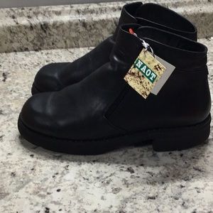 NAOT size  8 black leather short boots